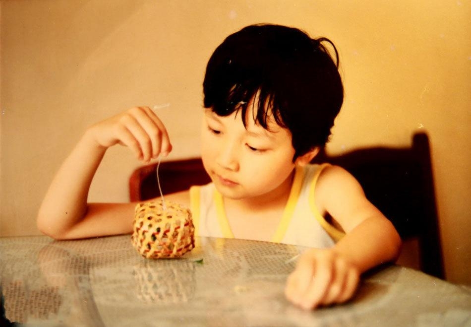 点击大图看下一张：曝光冯绍峰儿童时代的生活照(4)