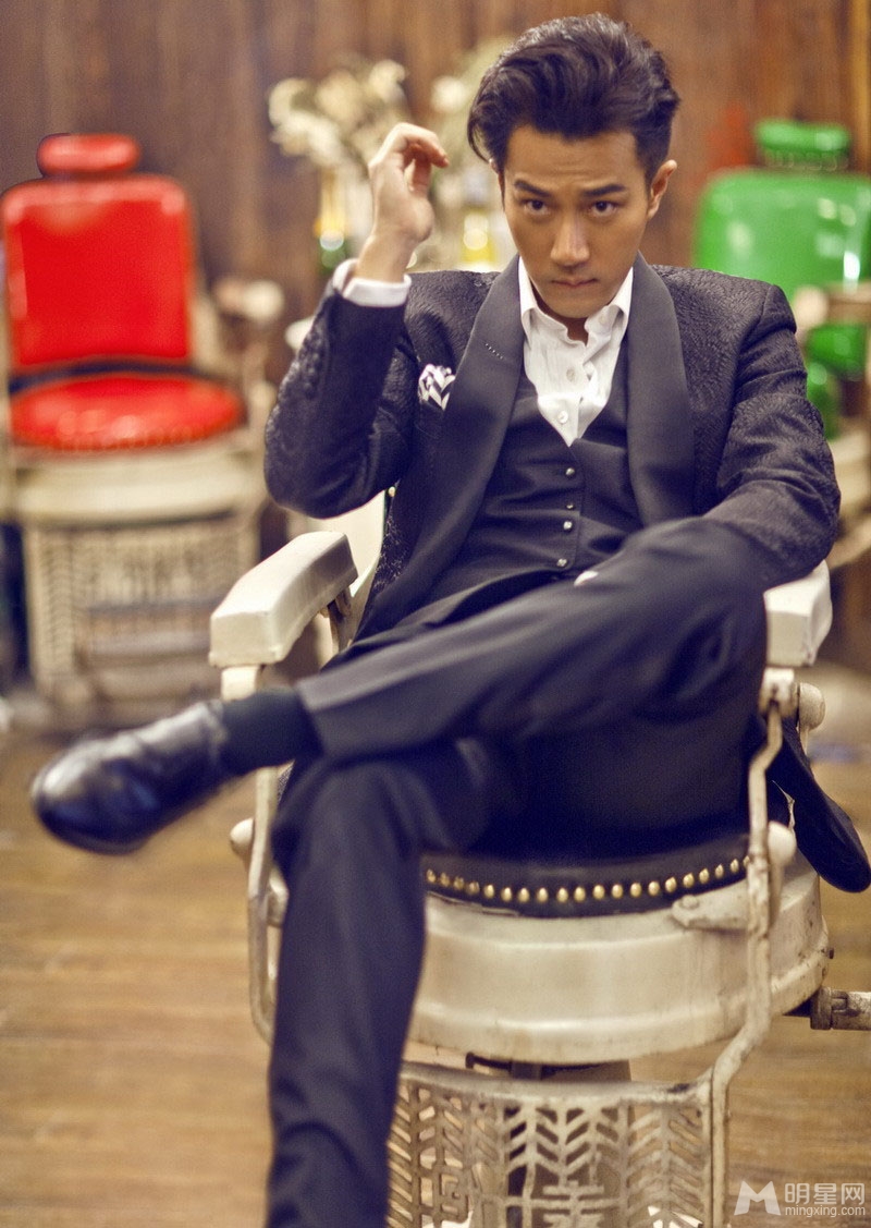 点击大图看下一张：刘恺威复古时尚写真 演西装革履展沉稳绅士气质(3)