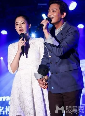 点击大图看下一张：陈晓东夫妇台上热吻 甜蜜婚姻令人向往(0)