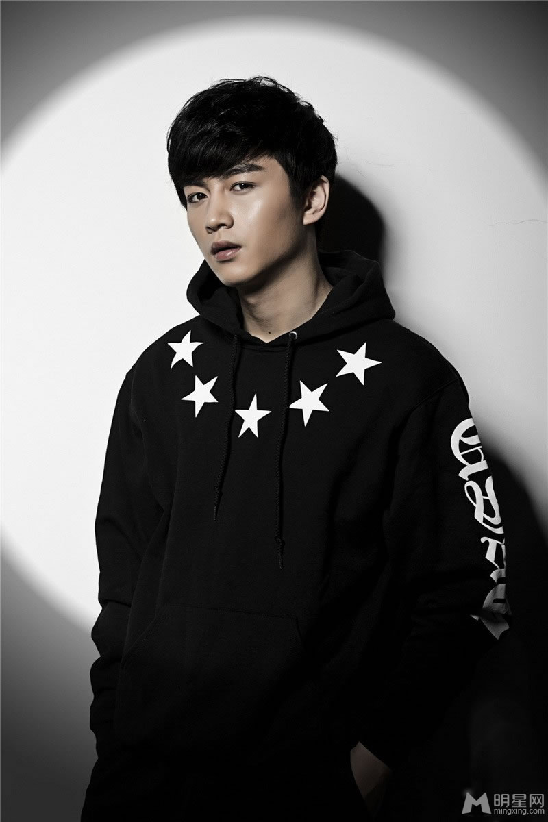 点击大图看下一张:陈晓运动写真 阳光帅气魅力十足(0)