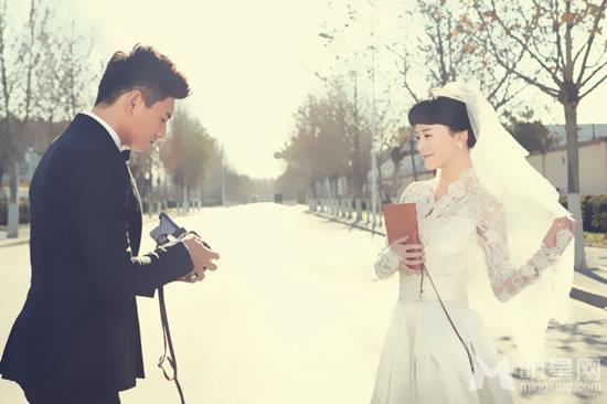点击大图看下一张：电视剧《向着幸福前进》吴奇隆最新求婚剧照(2)