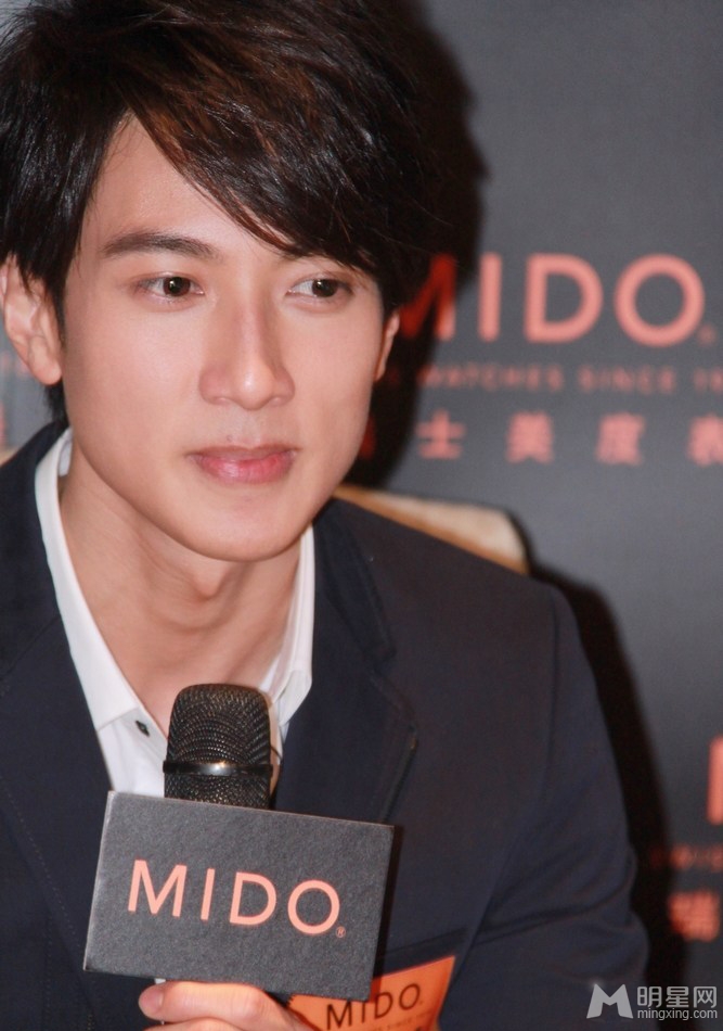 点击大图看下一张：吴尊帅气亮相手表代言活动 自称很守时(13)