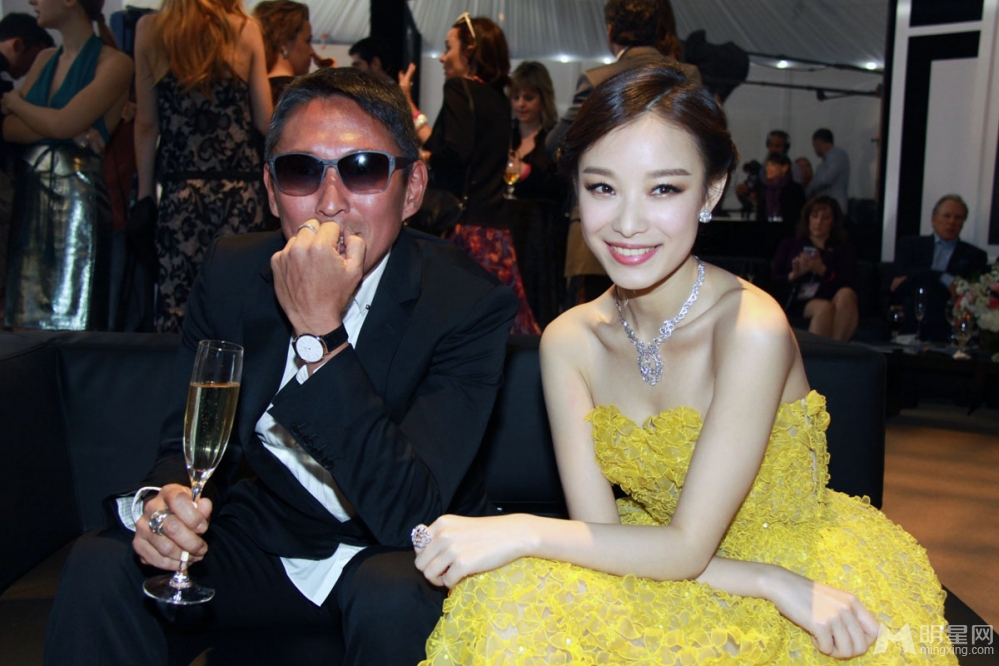 点击大图看下一张:倪妮优雅长裙亮相美国电影独立精神奖(9)