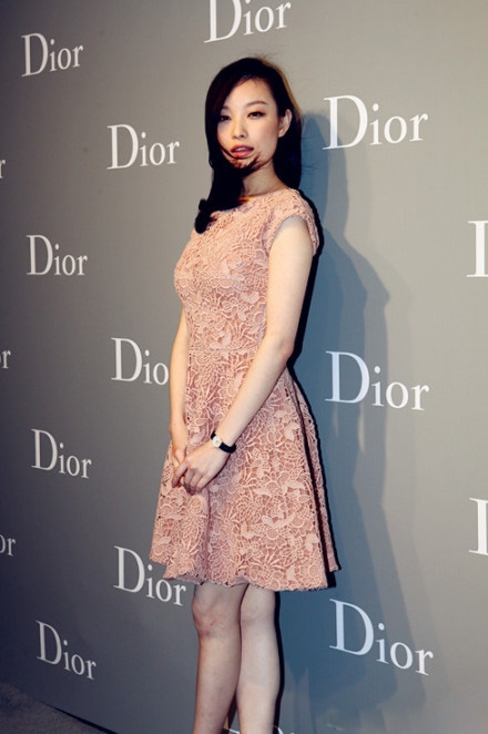 点击大图看下一张：倪妮出席Dior春夏高级订制时装秀(2)