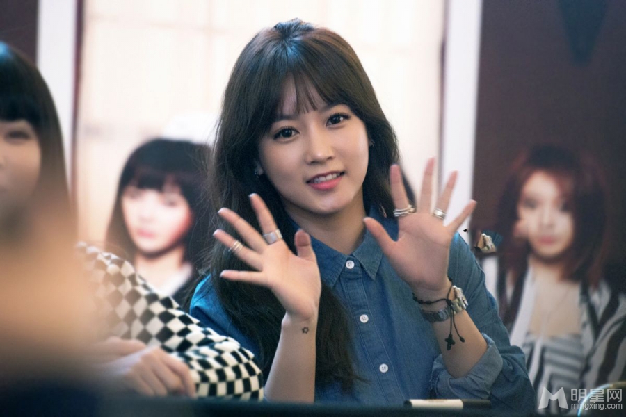 点击大图看下一张：朴素妍“魔镜