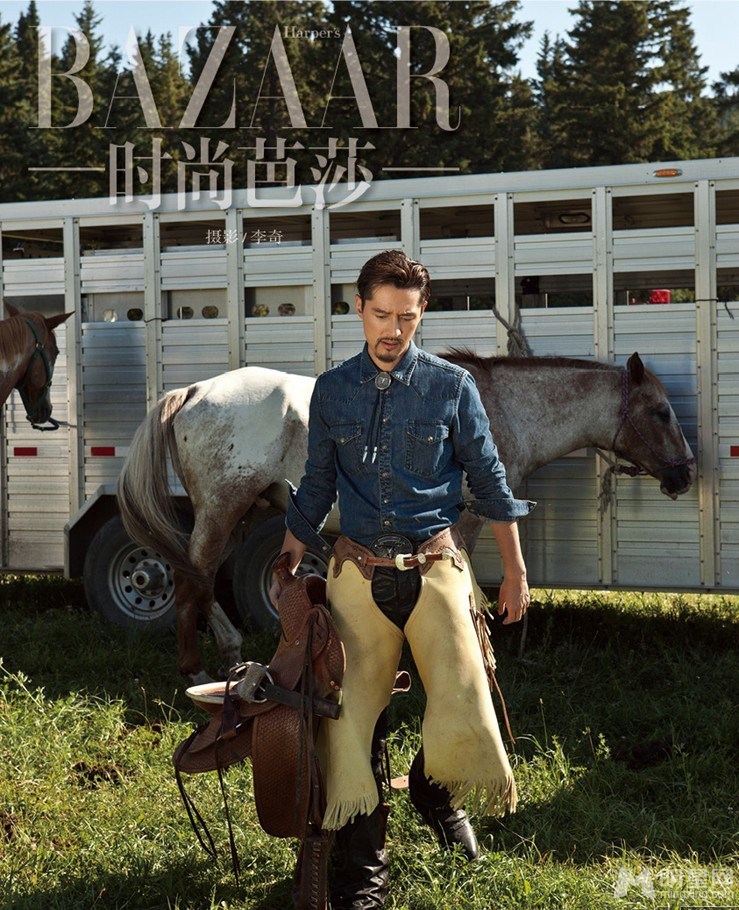 点击大图看下一张:胡歌型男大片 蓄胡深沉获网友称赞(12)