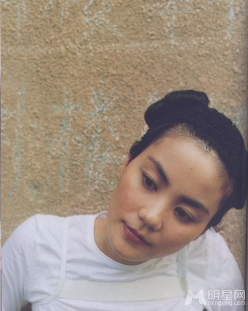 点击大图看下一张：王菲1997年写真曝光 清纯可人(5)