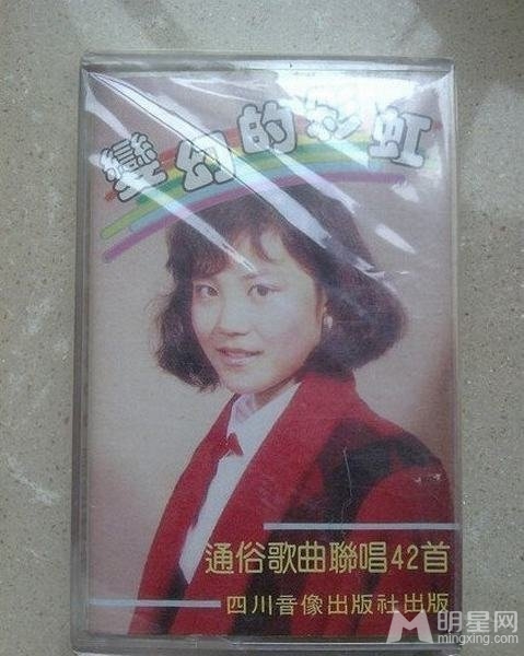 点击大图看下一张：王菲16岁处女作唱片封面曝光 婴儿肥甜美短发照(10)