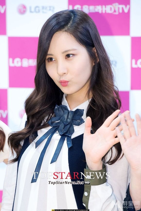 点击大图看下一张:少女时代LG签名会高清新闻图曝光(13)