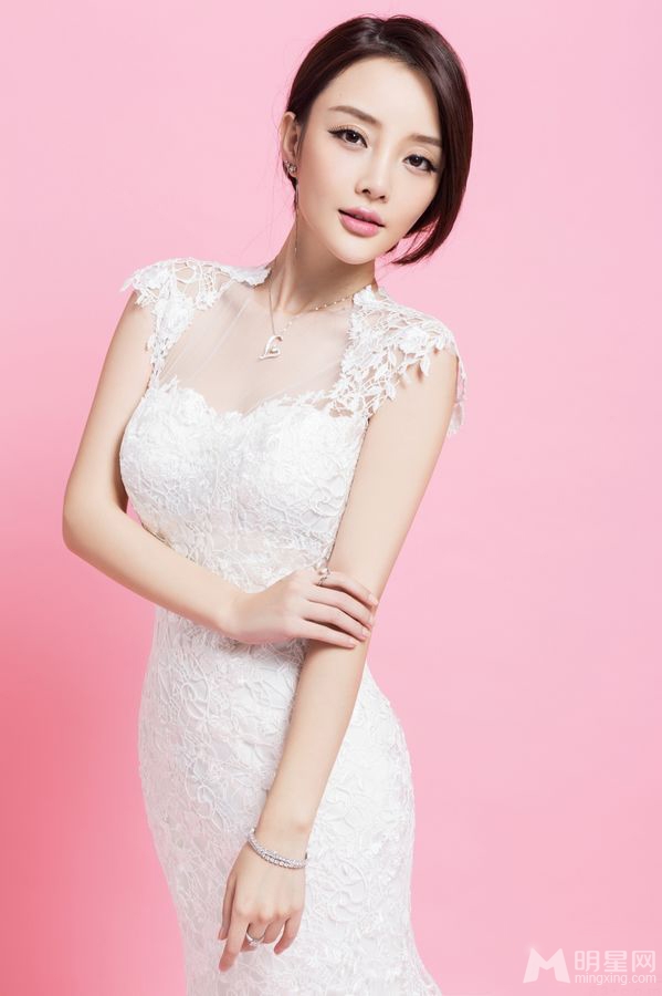 点击大图看下一张：李小璐唯美婚纱大片 前凸后翘完美新娘(6)