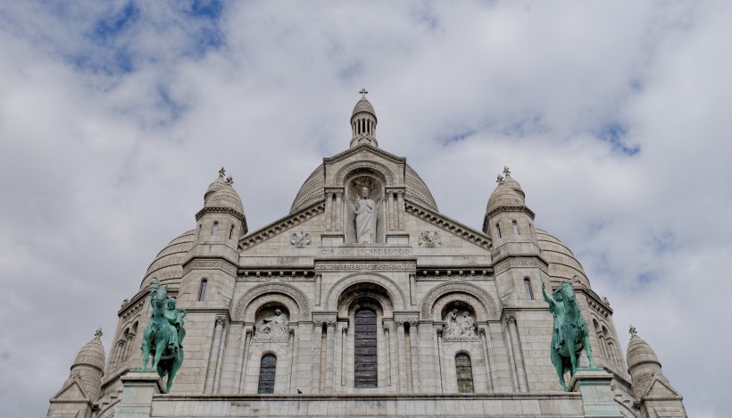 点击大图看下一张：法国巴黎圣心大教堂建筑风景图片