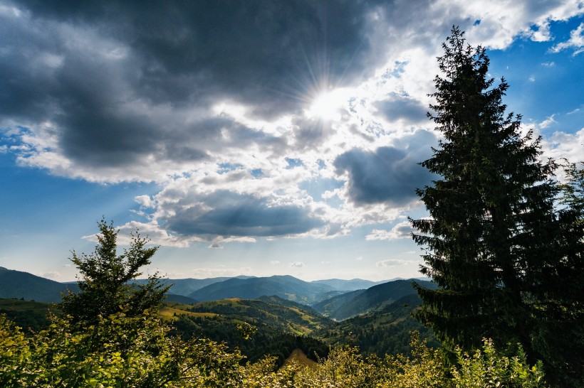 点击大图看下一张：乌克兰喀尔巴阡山自然风景图片