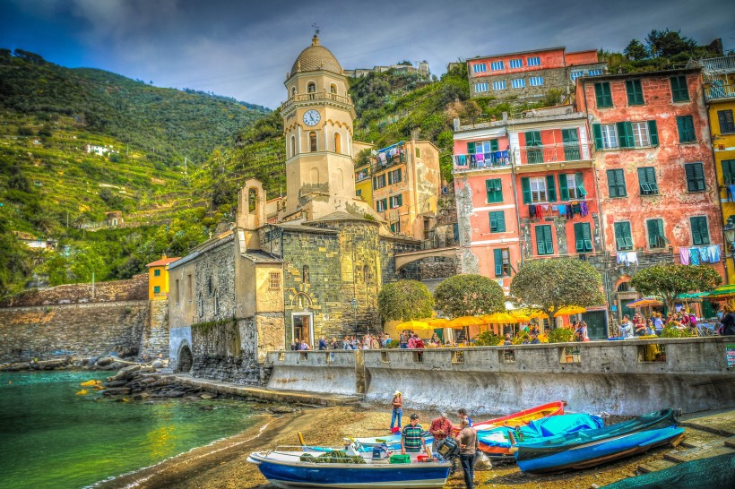 点击大图看下一张：意大利五渔村建筑风景图片
