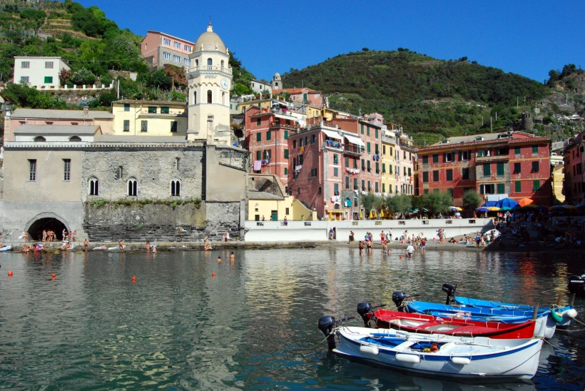 点击大图看下一张：意大利五渔村建筑风景图片
