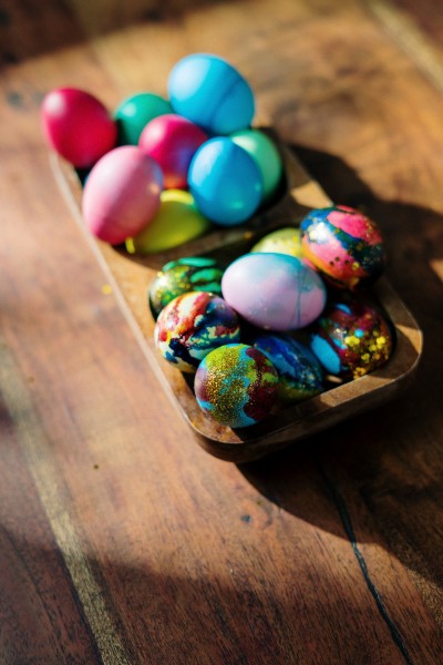 点击大图看下一张：颜色漂亮的复活节彩蛋图片