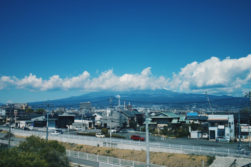 点击大图看下一张：日本富士山优美风景图片