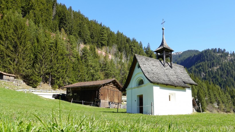 点击大图看下一张：瑞士格劳宾登自然风景图片