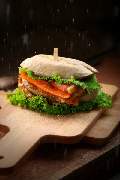 点击大图看下一张：热量极高的汉堡包图片