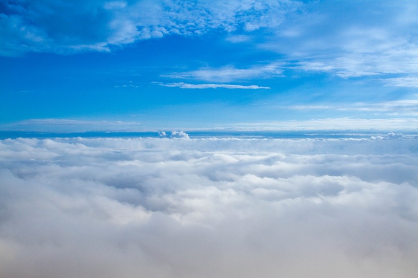 点击大图看下一张：清澈唯美的蓝天白云风景图片
