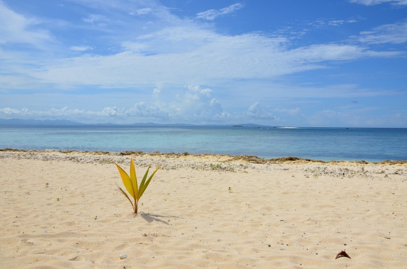 点击大图看下一张：太平洋上的斐济海岸风景图片