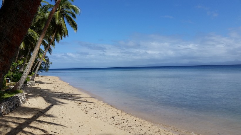 点击大图看下一张：太平洋上的斐济海岸风景图片