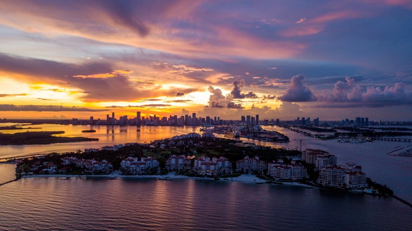 点击大图看下一张：美国迈阿密建筑风景图片