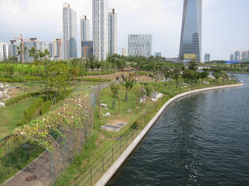 点击大图看下一张：韩国仁川建筑风景图片