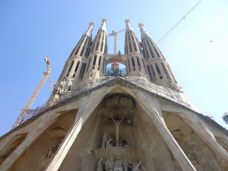 点击大图看下一张：西班牙巴塞罗那圣家族大教堂建筑风景图片