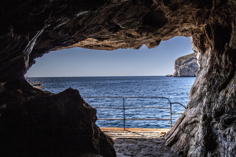 点击大图看下一张：意大利撒丁岛海岸风景图片