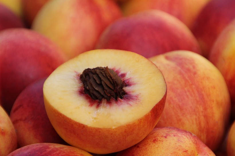 点击大图看下一张：香甜好吃美味营养的水蜜桃图片