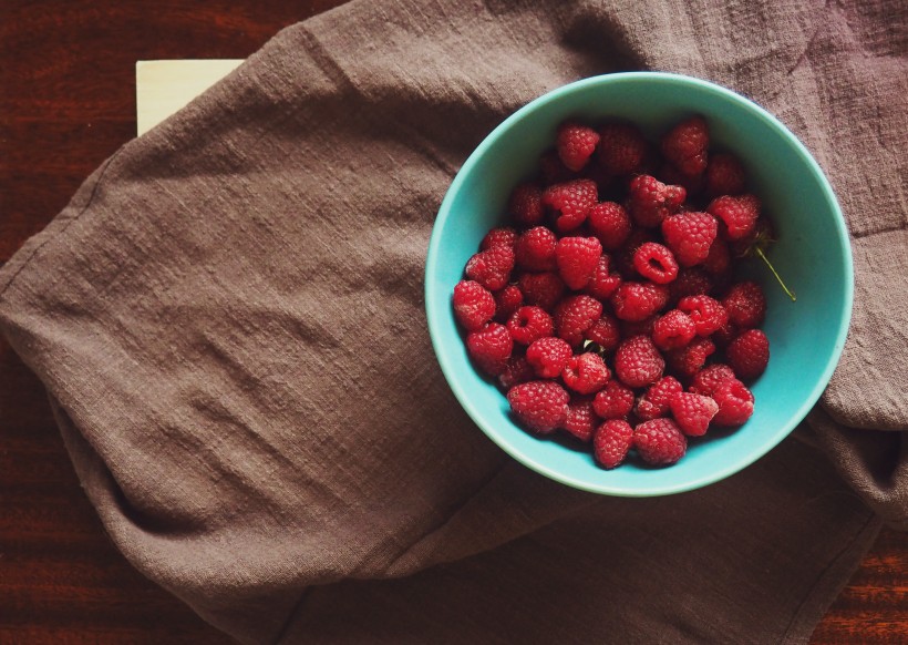 点击大图看下一张：红色香甜的树莓图片