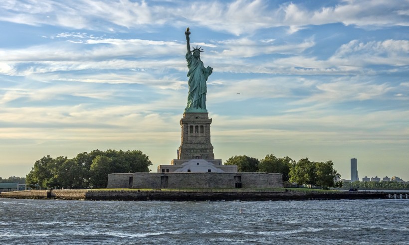 点击大图看下一张：美国自由女神像建筑风景图片