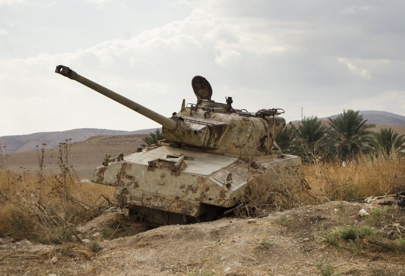 点击大图看下一张：霸气威武的军用坦克图片