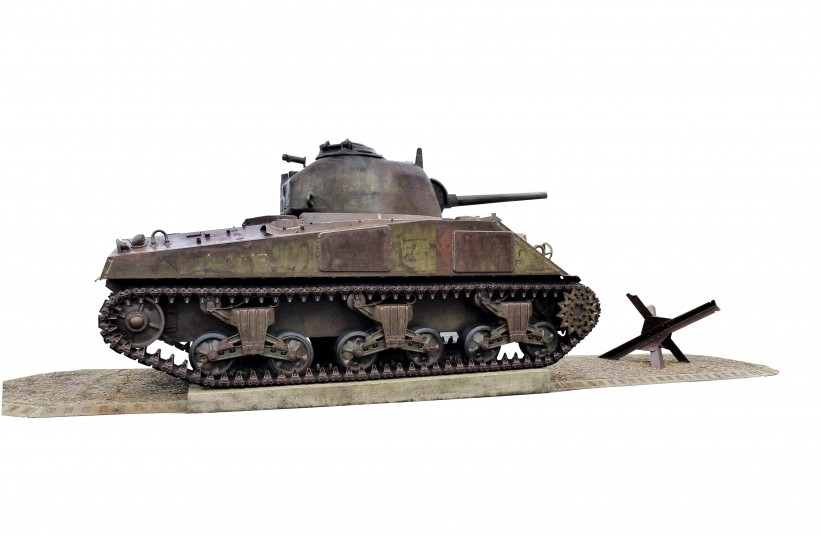 点击大图看下一张：霸气威武的军用坦克图片