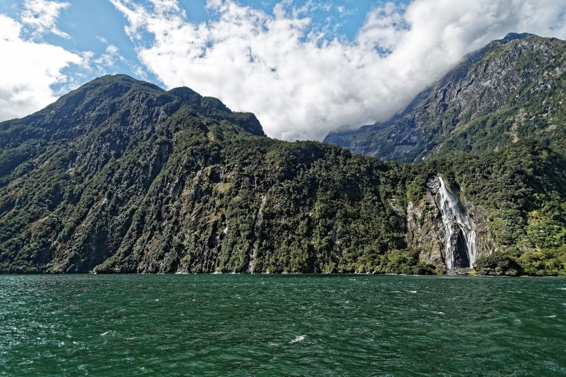 点击大图看下一张：新西兰南岛米尔福德峡湾自然风景图片