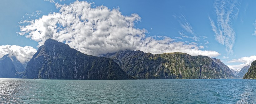 点击大图看下一张：新西兰南岛米尔福德峡湾自然风景图片