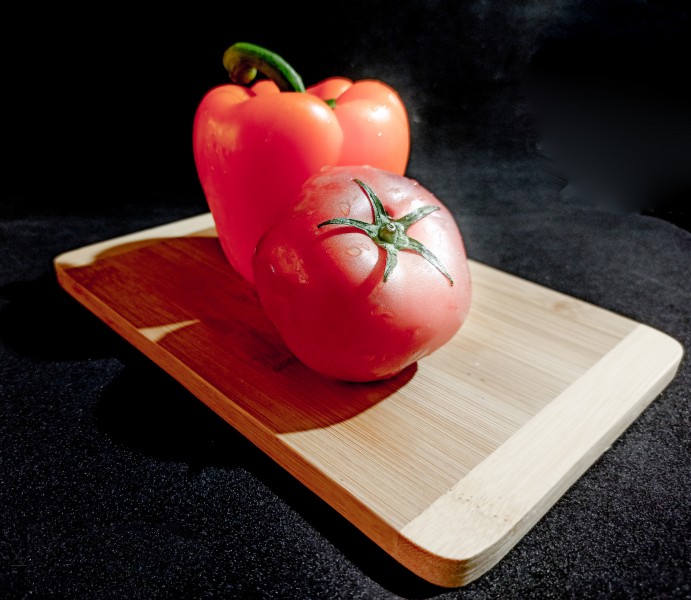 点击大图看下一张：酸甜营养的番茄图片
