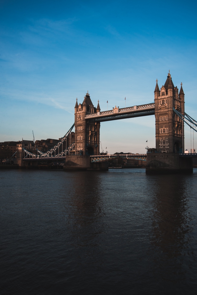 点击大图看下一张：英国伦敦塔桥风景图片