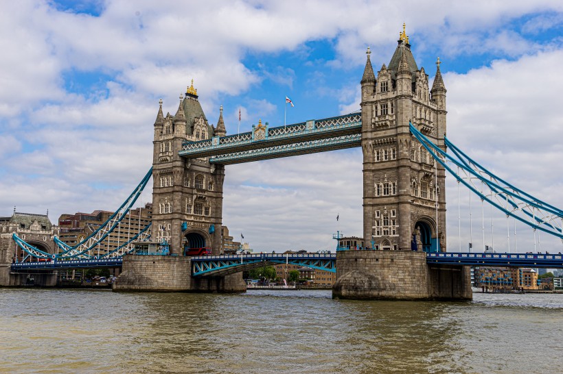 点击大图看下一张：英国伦敦塔桥风景图片