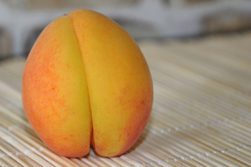 点击大图看下一张：香甜可口的杏图片