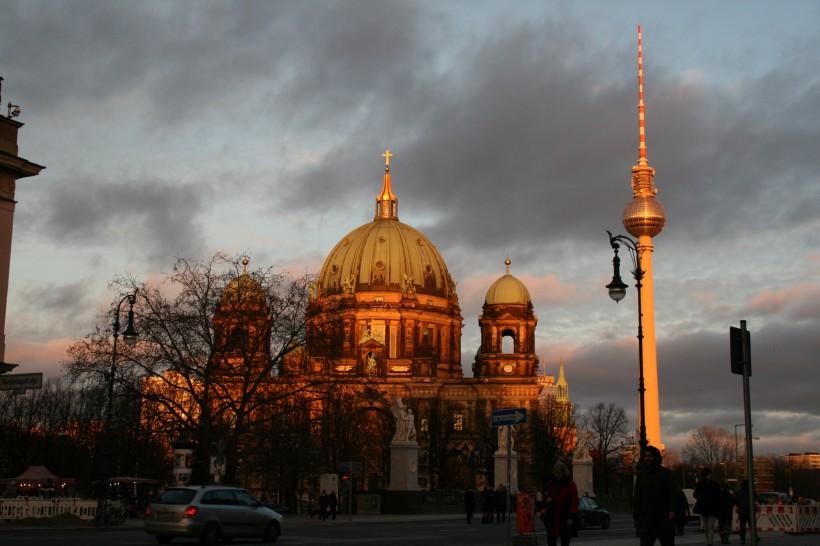点击大图看下一张：德国柏林大教堂建筑风景图片
