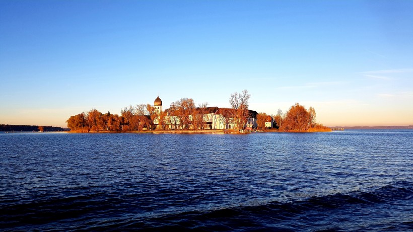 点击大图看下一张：德国基姆湖自然风景图片