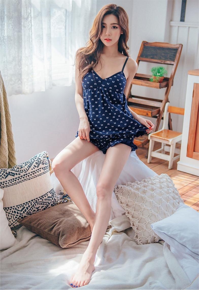 点击大图看下一张：韩国美女模特朴多贤可爱吊带睡衣图片