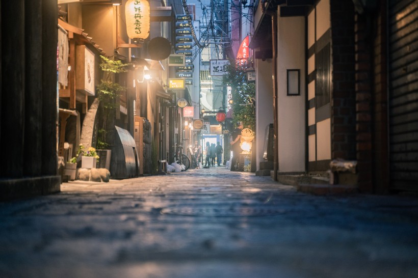 点击大图看下一张：日本街道夜景图片