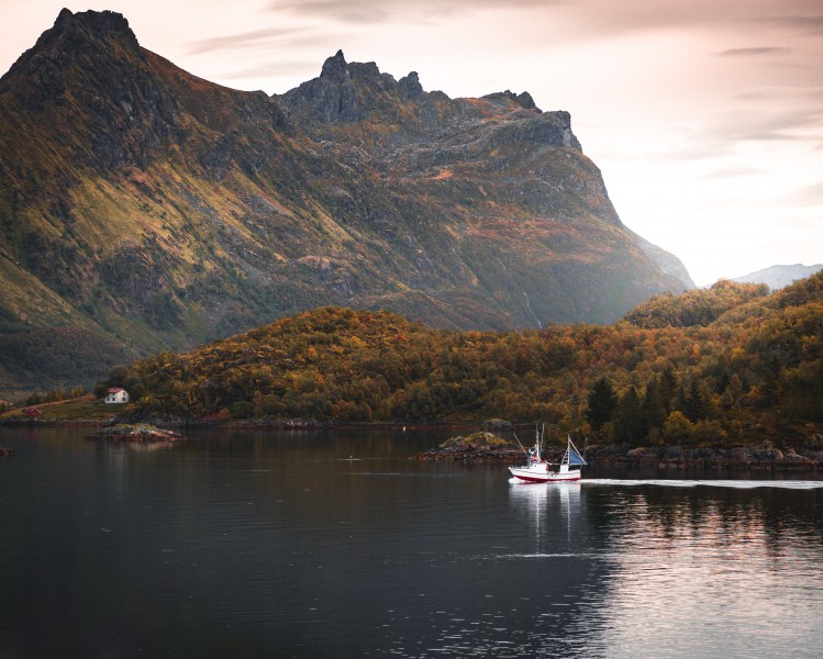 点击大图看下一张：挪威斯堪的纳维亚半岛风景图片