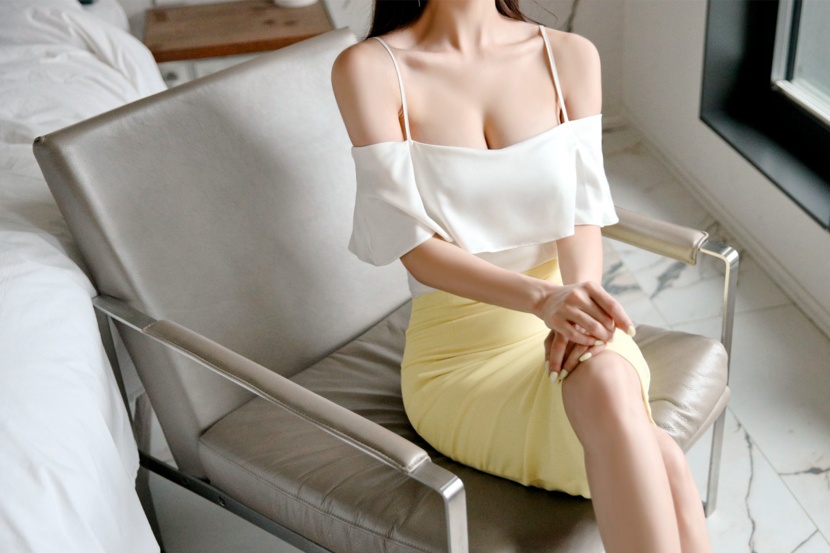 点击大图看下一张：韩国美女模特孙允珠优雅包臀裙图片