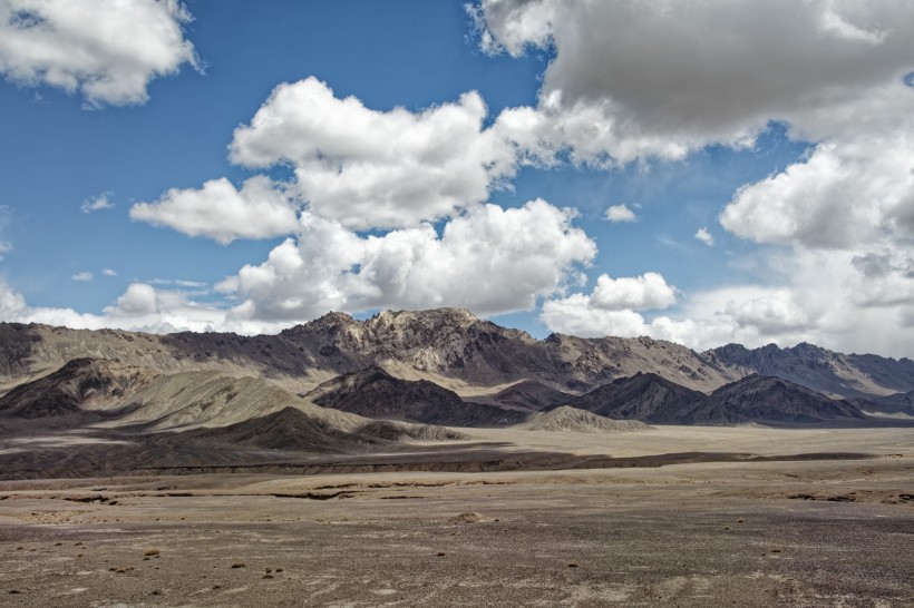 点击大图看下一张：塔吉克斯坦优美自然风景图片
