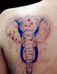 肩部漂亮时尚的大象头像纹身