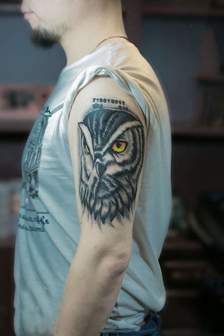 点击大图看下一张：手臂鹰头像个性纹身图案