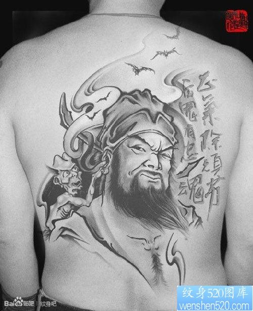 点击大图看下一张：男性后背流行很酷的钟馗纹身图片
